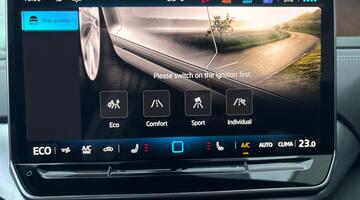 2025 Volkswagen Pro 77kWh Match Auto 5-door (Blue) - Image: 13