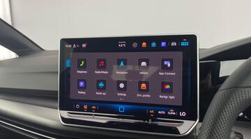 2025 Volkswagen TSI R-Line Euro 6 5-door (Black) - Image: 18