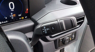 2025 Ford 320 Duratec 11.8kWh Trend Auto L1 Euro 6 5-door (White) - Image: 16