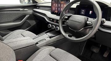 2025 Škoda 2.0 TDI SE Technology DSG Euro 6 5-door (Silver) - Image: 6