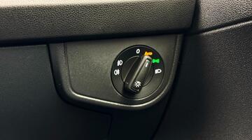 2025 Volkswagen 1.0 TSI Match DSG Euro 6 5-door (White) - Image: 21