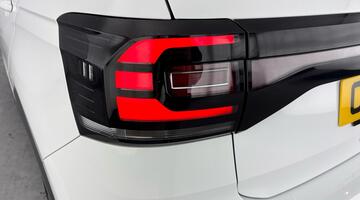 2023 Volkswagen 1.0 TSI Black Edition Euro 6 5-door (White) - Image: 29