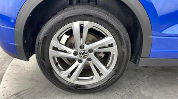 2025 Volkswagen TSI R-Line DSG 2WD Euro 6 2-door (Blue) - Image: 27