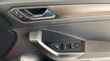 2018 Volkswagen 1.0 TSI Design Euro 6 5-door (Red) - Image: 20