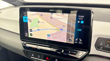 2022 Volkswagen Pro Performance 58kWh Family Auto 5-door (White) - Image: 17