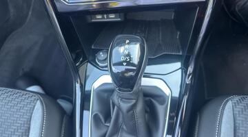 2025 Volkswagen TSI R-Line DSG 2WD Euro 6 2-door (Black) - Image: 25