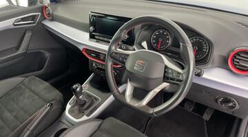 2022 SEAT 1.0 TSI FR Edition Euro 6 5-door (Blue) - Image: 6