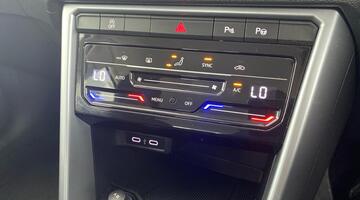 2022 Volkswagen 1.0 TSI Life Euro 6 5-door (Grey) - Image: 13