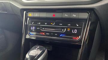 2023 Volkswagen TSI R-Line DSG Euro 6 5-door (Red) - Image: 25