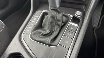 2025 Volkswagen TSI R-Line DSG Euro 6 5-door (White) - Image: 14