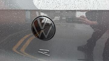 2025 Volkswagen 2.0 TSI R Black Edition DSG 4Motion Euro 6 5-door (Grey) - Image: 42