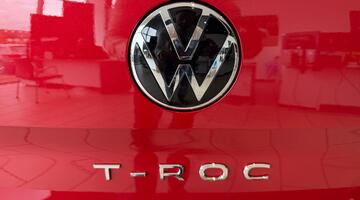 2025 Volkswagen TSI Style DSG Euro 6 5-door (Red) - Image: 8