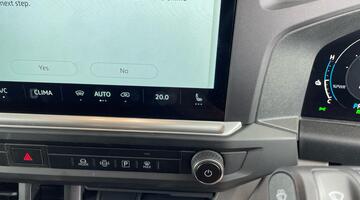 2025 Volkswagen T32 65kWh Commerce Plus Auto RWD SWB 5-door (White) - Image: 21