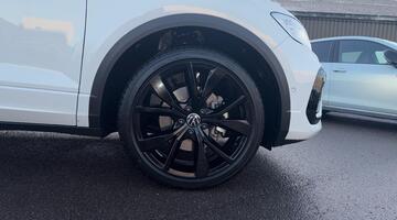 2025 Volkswagen TSI Black Edition Plus DSG Euro 6 5-door (White) - Image: 5