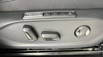 2025 Volkswagen Pro 77kWh Match Tourer Auto 5-door (White) - Image: 1