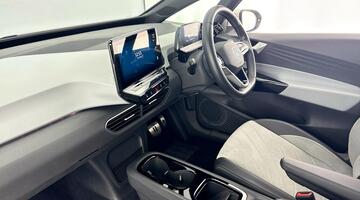 2022 Volkswagen Pro Performance 58kWh Family Auto 5-door (White) - Image: 2