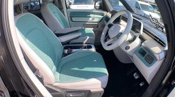 2025 Volkswagen Pro 79kWh Style Auto 5-door (SWB, 5Seat) (Black) - Image: 36