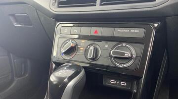 2024 Volkswagen 1.0 TSI Black Edition DSG Euro 6 5-door (Silver) - Image: 25