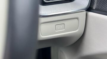 2025 Volvo 2.0 B5 MHEV Plus Auto Euro 6 5-door (Black) - Image: 47