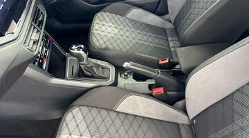 2025 Volkswagen 1.0 TSI R-Line DSG Euro 6 5-door (Grey) - Image: 32