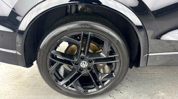 2025 Volkswagen ETSI MHEV R-Line DSG Euro 6 5-door (Black) - Image: 17