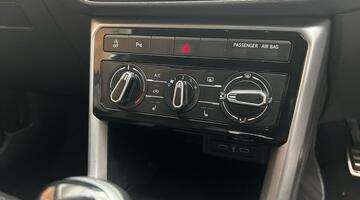 2022 Volkswagen 1.0 TSI Active Euro 6 5-door (Blue) - Image: 32