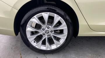 2025 Škoda 2.0 TDI SE L DSG Euro 6 5-door (Yellow) - Image: 34
