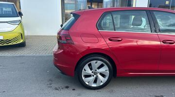 2022 Volkswagen TSI Style Euro 6 5-door (Red) - Image: 16