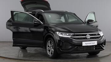 2025 Volkswagen 2.0 TDI R-Line DSG Euro 6 5-door (Black) - Image: 9