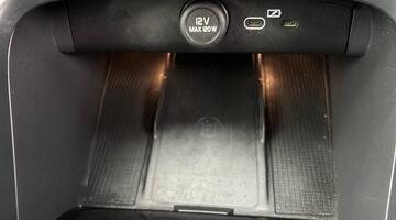 2025 Volvo 2.0 B3 MHEV Plus DCT Auto Euro 6 5-door (Brown) - Image: 23