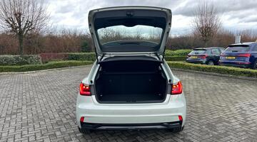 2026 Audi Sportback Sport 30 TFSI 116 PS S tronic (Silver) - Image: 19