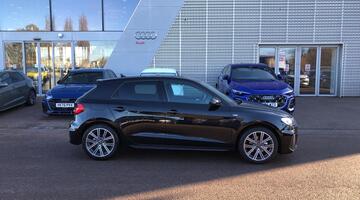 2025 Audi 1.0 TFSI 30 S line Sportback S Tronic Euro 6 5-door (Black) - Image: 4