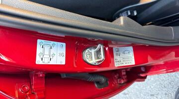 2023 Volkswagen 1.0 TSI Life Euro 6 5-door (Red) - Image: 28