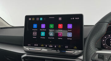 2025 SEAT EHybrid 25.8kWh FR DSG Euro 6 5-door (Black) - Image: 18