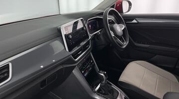 2023 Volkswagen TSI Style DSG Euro 6 5-door (Red) - Image: 2