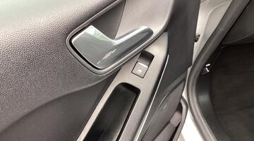 2017 Ford 1.0T EcoBoost Titanium Euro 6 5-door (Silver) - Image: 9