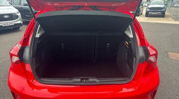 2020 Ford EcoBlue Zetec Euro 6 5-door (Red) - Image: 13