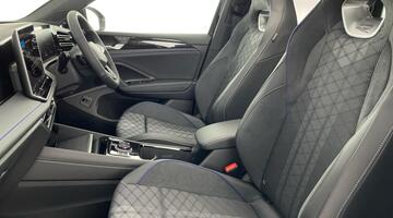 2025 Volkswagen ETSI MHEV R-Line DSG Euro 6 5-door (Black) - Image: 42