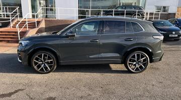 2025 Volkswagen ETSI MHEV R-Line DSG Euro 6 5-door (Grey) - Image: 38