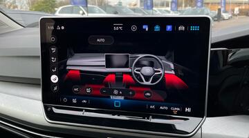 2025 Volkswagen ETSI MHEV Match DSG Euro 6 5-door (Red) - Image: 16