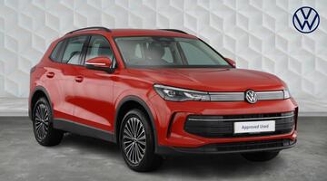 2025 Volkswagen ETSI MHEV Life DSG Euro 6 5-door (Red) - Image: 1