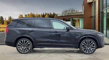 2025 Volvo 2.0 T8 18.8kWh Ultra Dark Auto 4WD Euro 6 5-door (Black) - Image: 2