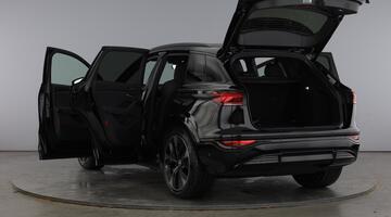 2025 Audi SQ6 SUV Edition 1 e-tron 360,00 kW (Black) - Image: 11