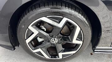 2025 Volkswagen TSI R-Line Euro 6 5-door (Black) - Image: 39