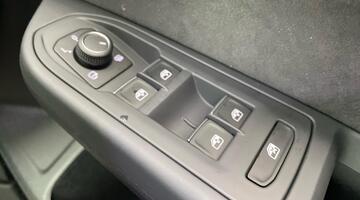 2025 Volkswagen ETSI MHEV R-Line DSG Euro 6 5-door (Grey) - Image: 19