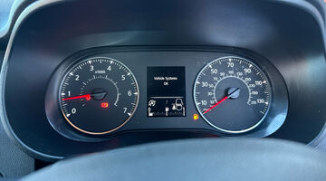 2022 Dacia TCe Prestige Euro 6 5-door (Orange) - Image: 16