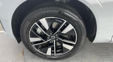 2025 Volvo 2.0 B5 MHEV Plus Pro Auto Euro 6 5-door (Grey) - Image: 38