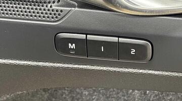 2025 Volvo 2.0 B4 MHEV Plus DCT Auto Euro 6 5-door (Black) - Image: 25