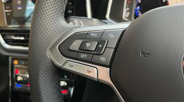 2025 Volkswagen TSI R-Line DSG 2WD Euro 6 2-door (Black) - Image: 29