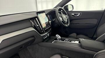 2025 Volvo 2.0 B5 MHEV Plus Black Edition Auto Euro 6 5-door (Black) - Image: 2